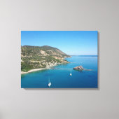 地中海のサイプロスの海岸線とヨット キャンバスプリント (正面)