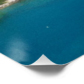 地中海のサイプロスの海岸線とヨット ポスター (コーナー)