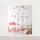 地元で育ったベビーガールシャワー農家市場 タペストリー (正面)