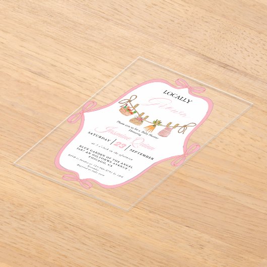 地元で育った女の子の赤ちゃんシャワーベビー散水 アクリル招待状 (レイダウン)