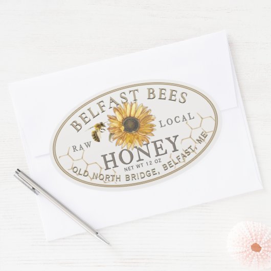 地元のハチミツのひまわりとミツバチ 楕円形シール (封筒)