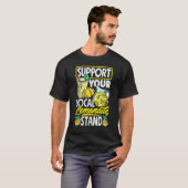 地元の人々をサポートLemonadeスタンドドリンク Tシャツ (正面フル)