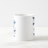 地元の人々を尊重し、サメの家族は近くで泳ぐ コーヒーマグカップ (中央)