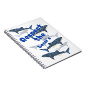 地元の人々を尊重し、サメの家族は近くで泳ぐ ノートブック (右側)