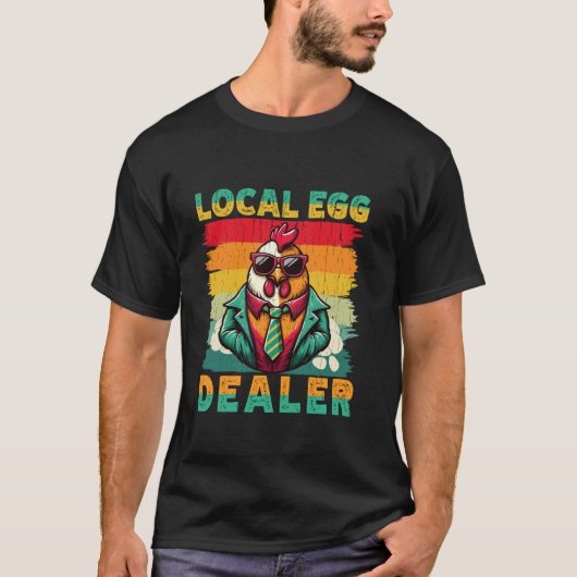 地元の卵屋さん 笑える卵の販売者 鶏卵農家 Tシャツ (正面)
