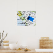 地図のピンをインドのムンバイに配置し、地図にアップ ポスター (キッチン)
