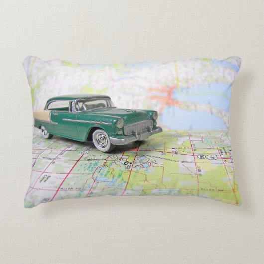 地図上の古い車 アクセントクッション (正面)
