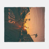 地平線の夕日 フリースブランケット (正面(横))