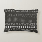地形を持つ黒と白の部族の民族パターン アクセントクッション (裏面)
