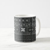 地形を持つ黒と白の部族の民族パターン コーヒーマグカップ (正面右)