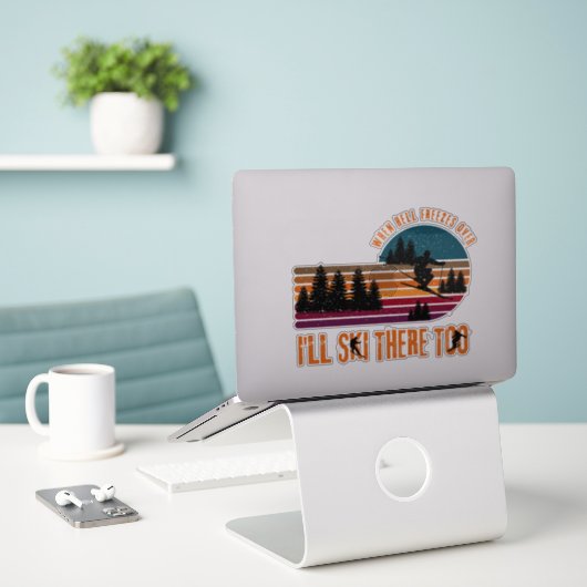 地獄が凍ったら私もそこをスキーをする シール (デスク上のノートパソコン)