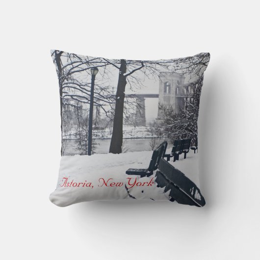 "地獄の門橋のAView" Astoria, NY枕 クッション (正面)