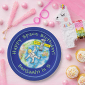 地球おもしろい漫画の上に衛星を持つ宇宙飛行士 ペーパープレート (パーティー)