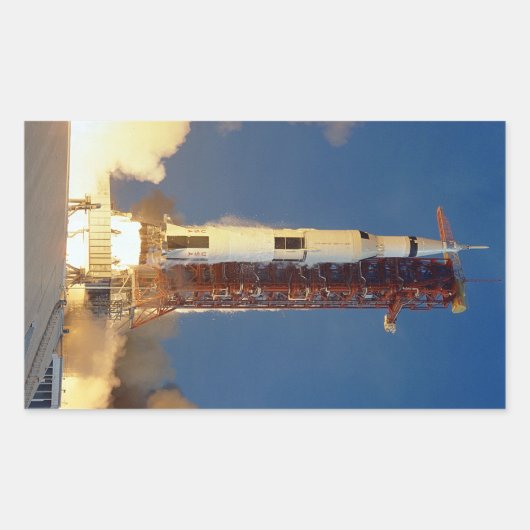 地球が揺れる サターンVが空に向かって燃え上がる月へ 長方形シール (正面)