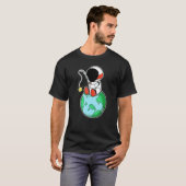 地球で釣りをする宇宙飛行士 Tシャツ (正面フル)
