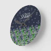 地球のクリスマスツリーの平和 ラウンド壁時計 (傾斜)