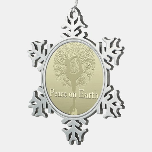 地球のヨガの木の平和 スノーフレークピューターオーナメント (右)