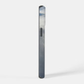 地球の一部を上空で周回する小型衛星 iPhone 15ケース (右側面)