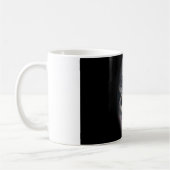 地球の上で植物の成長。 コーヒーマグカップ (左)