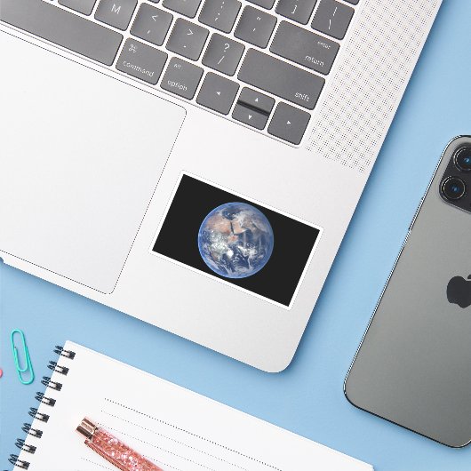 地球の上の東半球。 シール (ノートパソコンとiPhone)
