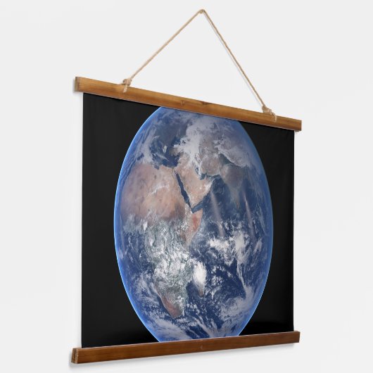 地球の上の東半球。 吊り下げ型タペストリー (傾斜あり)
