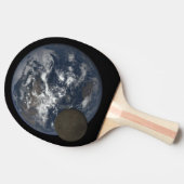 地球の前を移動する月DSCOVR画像 卓球ラケット (横)