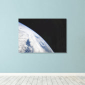 地球の地平線と宇宙の暗黒 キャンバスプリント (インサイチュ (ウッドフロア))