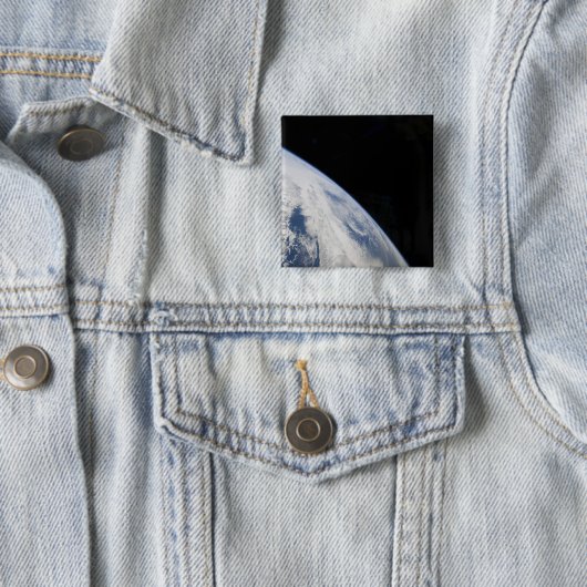 地球の地平線と宇宙の暗黒 缶バッジ (インサイチュ)