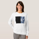 地球の地平線と宇宙2 Tシャツ (正面フル)