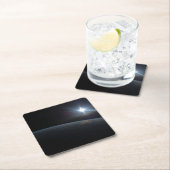 地球の地平線上に沈む太陽。 スクエアペーパーコースター (インサイチュ)