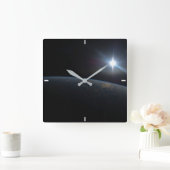 地球の地平線上に沈む太陽。 スクエア壁時計 (ホーム)