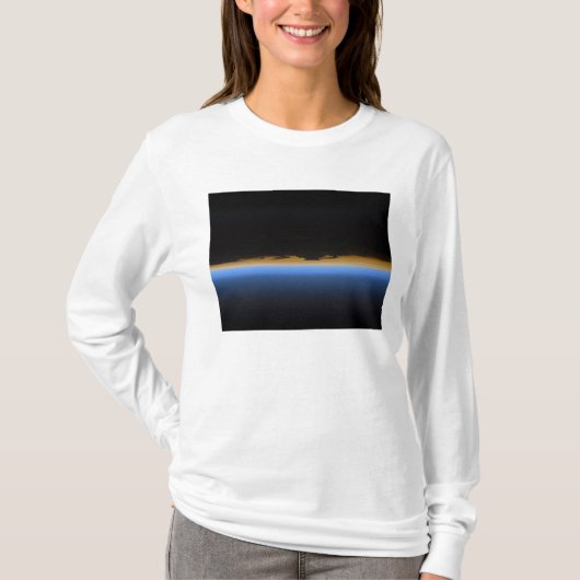 地球の大気の層 Tシャツ (正面)