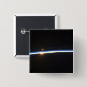 地球の大気の薄い線 缶バッジ (正面&裏面)