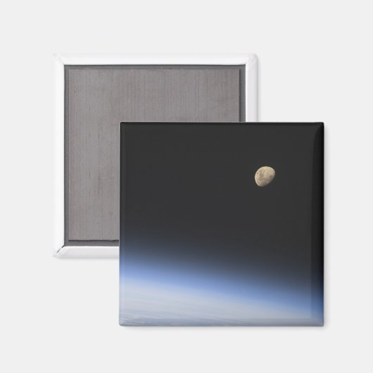 地球の大気圏の上に見えるギブスの月 マグネット (正面/裏面)