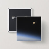 地球の大気圏の上に見えるギブスの月 缶バッジ (正面&裏面)