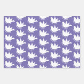 地球の平和の白い鳩の紫のクリスマス ラッピングペーパーシート (正面3)