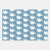 地球の平和の白い鳩の青のクリスマス ラッピングペーパーシート (正面3)