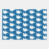 地球の平和の白い鳩の青のクリスマス ラッピングペーパーシート (正面2)