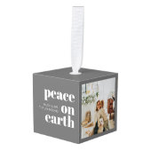 地球の平和グレイパーソナライズされたモダンクリスマス キューブオーナメント (正面アングル)