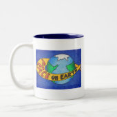 地球の平和 ツートーンマグカップ (左)