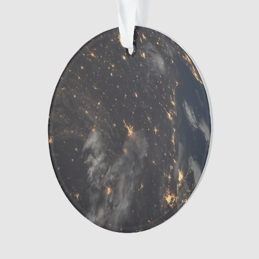 地球の惑星の上の夜の都市灯 オーナメント (正面)