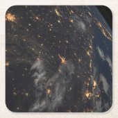 地球の惑星の上の夜の都市灯 スクエアペーパーコースター (正面)