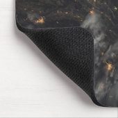 地球の惑星の上の夜の都市灯 マウスパッド (コーナー)