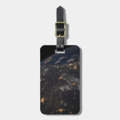 地球の惑星の上の夜の都市灯 ラゲッジタグ (正面縦)