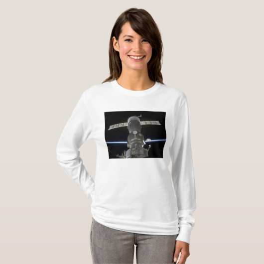 地球の手足がソユーズ宇宙船と交差する Tシャツ (正面フル)