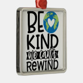 地球の日のハートを巻き戻せない メタルオーナメント (右)