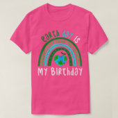 地球の日は私の誕生日ボホレインボーデザイン地球 Tシャツ (デザイン正面)