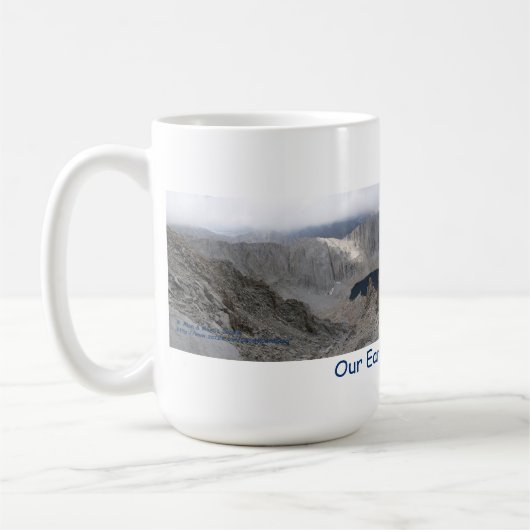 地球の日20xxマグ孤独なハイカー コーヒーマグカップ (左)