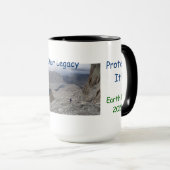 地球の日、私たちの地球、私たちのレガシー・コーヒー マグカップ (正面右)