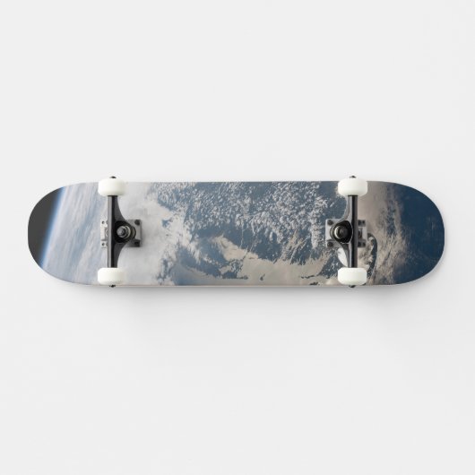 地球の水に輝く。 スケートボード (横)